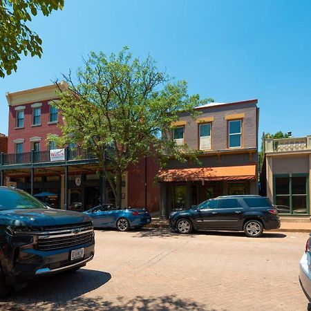 115 N Main Huge 2 Bedroom Unit On Main Street Saint Charles المظهر الخارجي الصورة