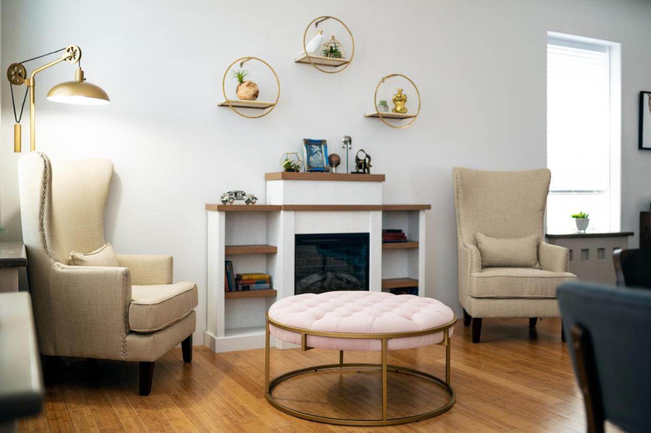 115 N Main Huge 2 Bedroom Unit On Main Street Saint Charles المظهر الخارجي الصورة
