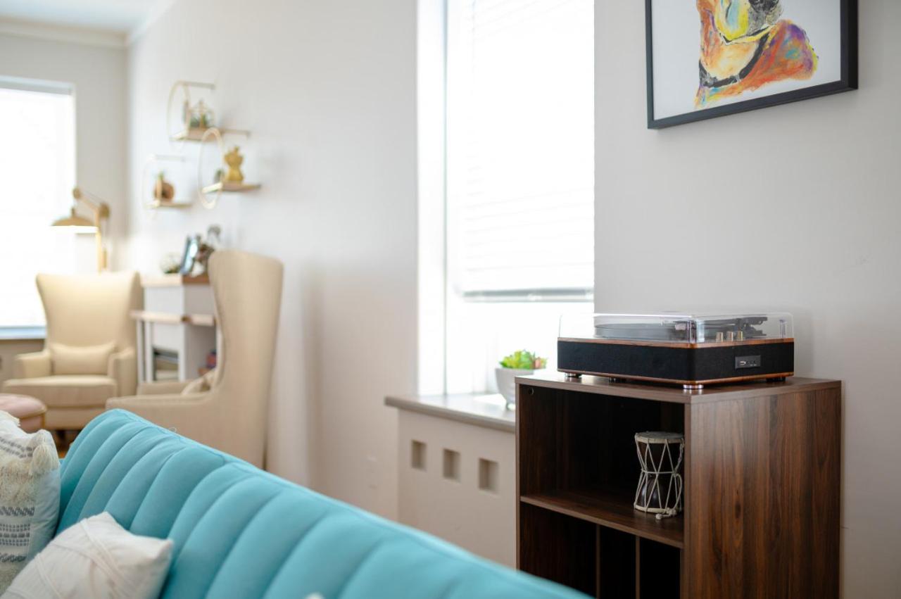 115 N Main Huge 2 Bedroom Unit On Main Street Saint Charles المظهر الخارجي الصورة
