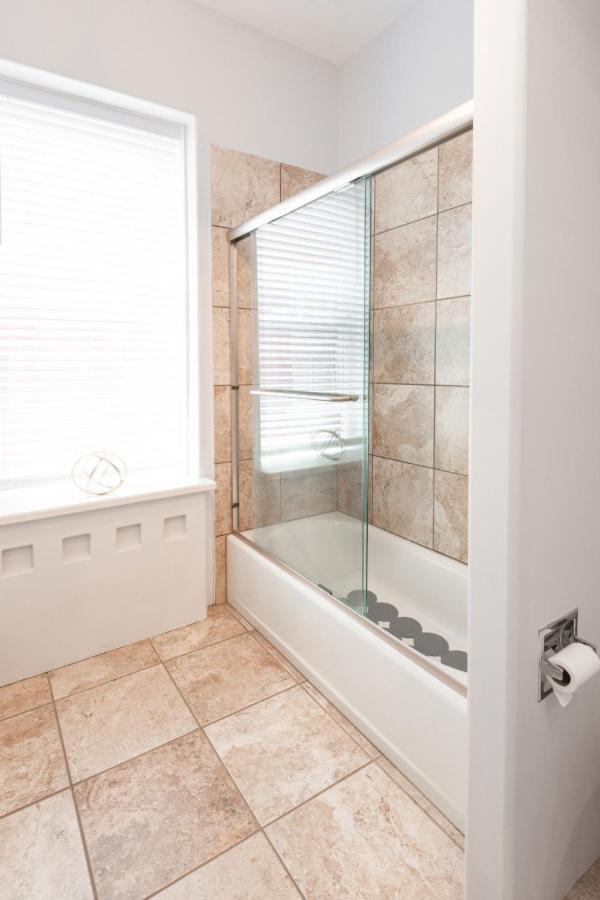 115 N Main Huge 2 Bedroom Unit On Main Street Saint Charles المظهر الخارجي الصورة