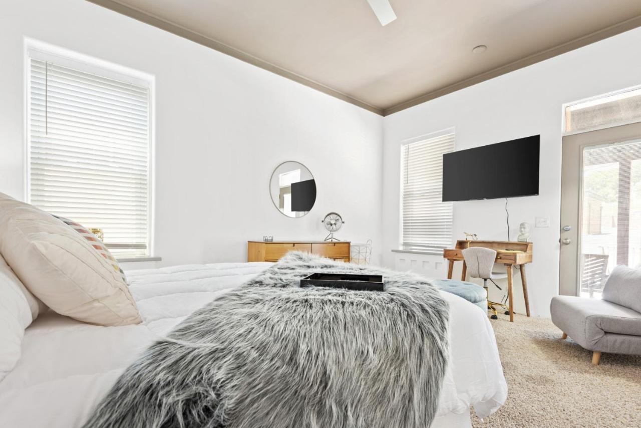 115 N Main Huge 2 Bedroom Unit On Main Street Saint Charles المظهر الخارجي الصورة